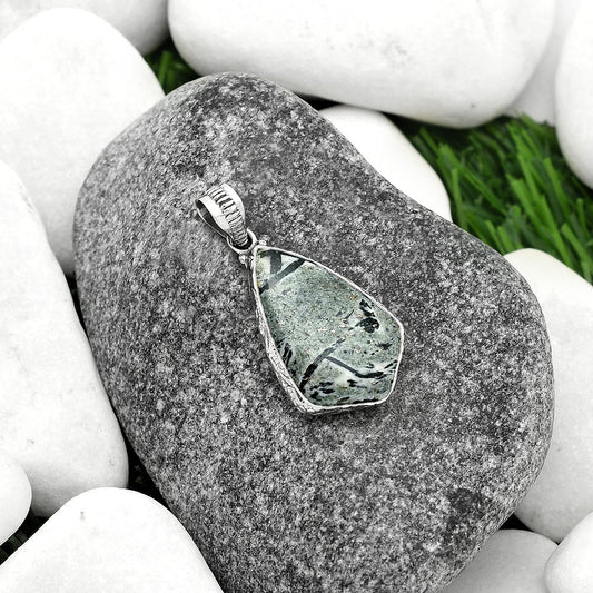 Natural Hornblende Pendant P-1082 SDP111885