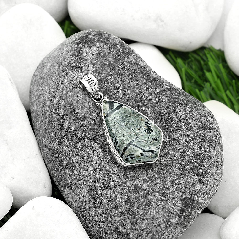 Natural Hornblende Pendant P-1082 SDP111885