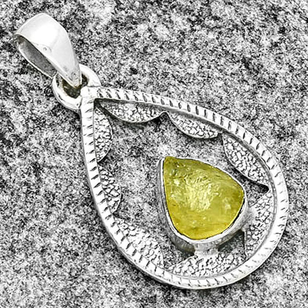 Natural Green Kyanite Rough - India Pendant P-1631 SDP131568