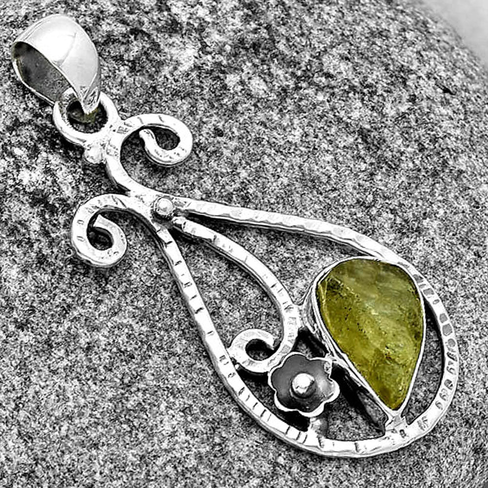 Natural Green Kyanite Rough - India Pendant P-1714 SDP131895