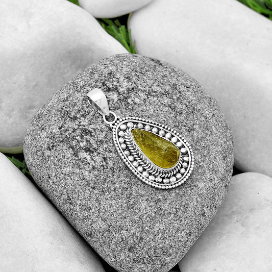 Natural Green Kyanite Rough - India Pendant P-1578 SDP132608