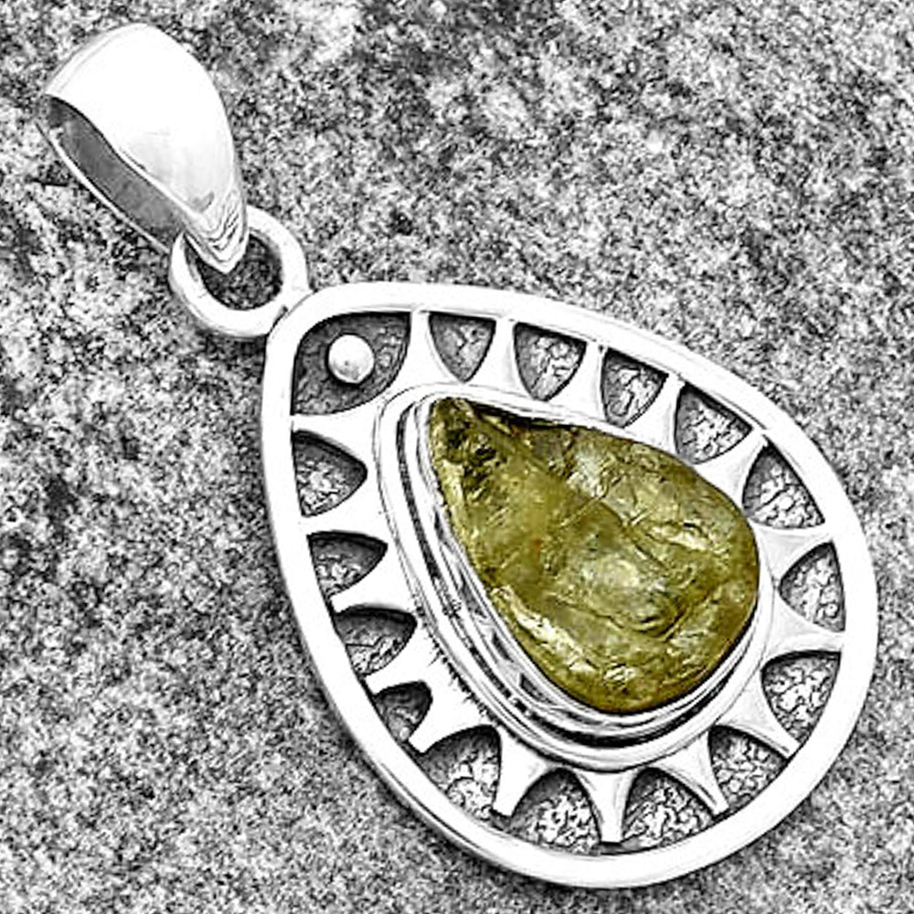 Natural Green Kyanite Rough - India Pendant P-1147 SDP133399