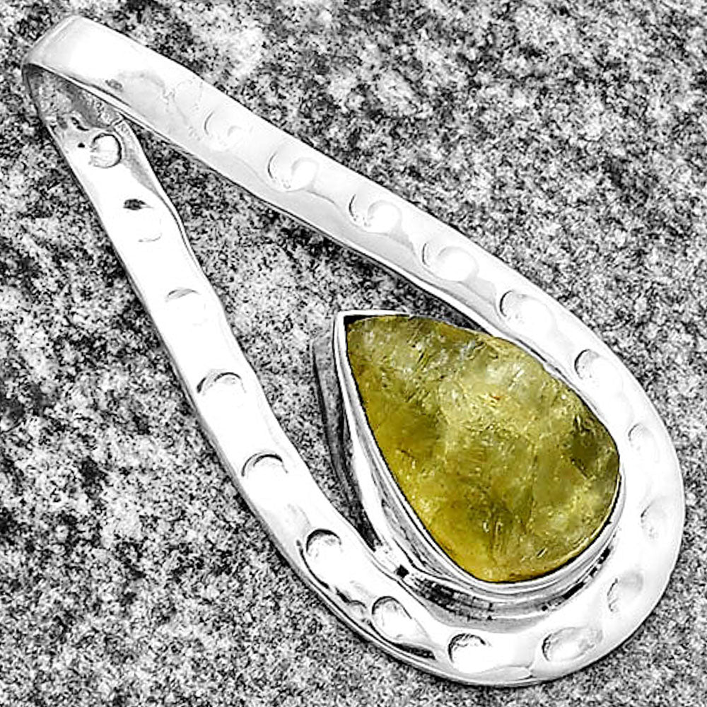 Natural Green Kyanite Rough - India Pendant P-1188 SDP133631