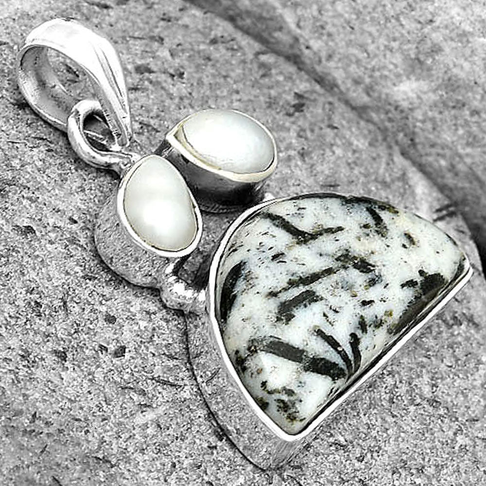 Natural Hornblende & Pearl Pendant P-1083 SDP135581