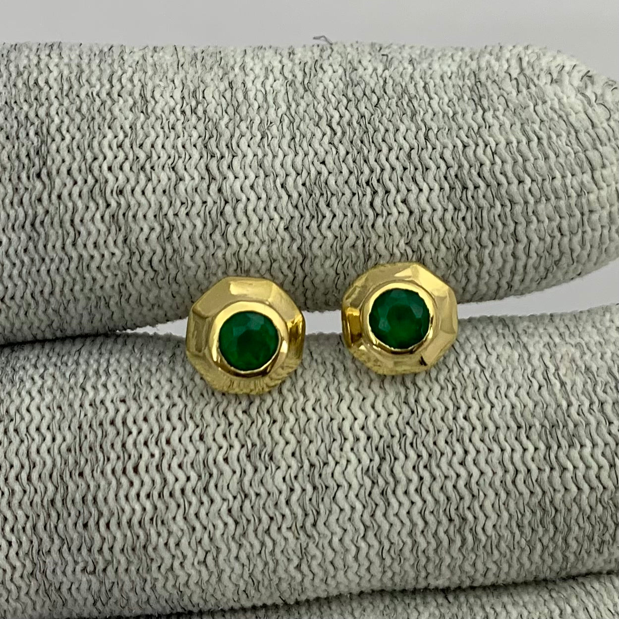 Handcrafted Classic Round Gemstone Stud Earrings in 18K Gold Plated TGE1025 EM-1276