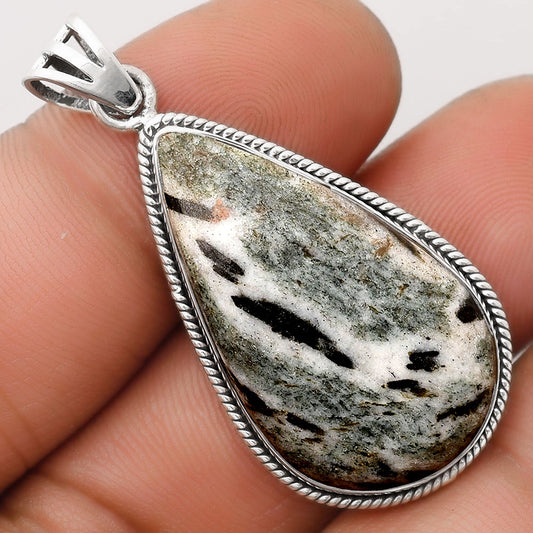 Natural Hornblende Pendant P-1056 SDP105972