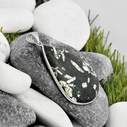 Natural Hornblende Pendant P-1001 SDP106609