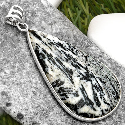 Natural Hornblende Pendant P-1001 SDP109179