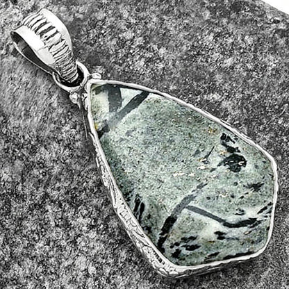 Natural Hornblende Pendant P-1082 SDP111885