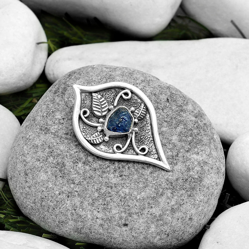 Natural Blue Sapphire Rough Pendant P-1707 SDP121426