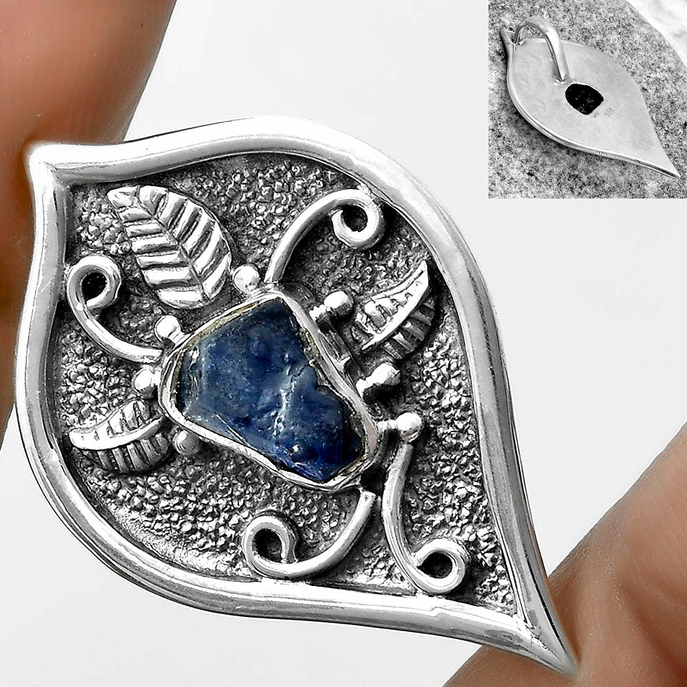 Natural Blue Sapphire Rough Pendant P-1707 SDP121453