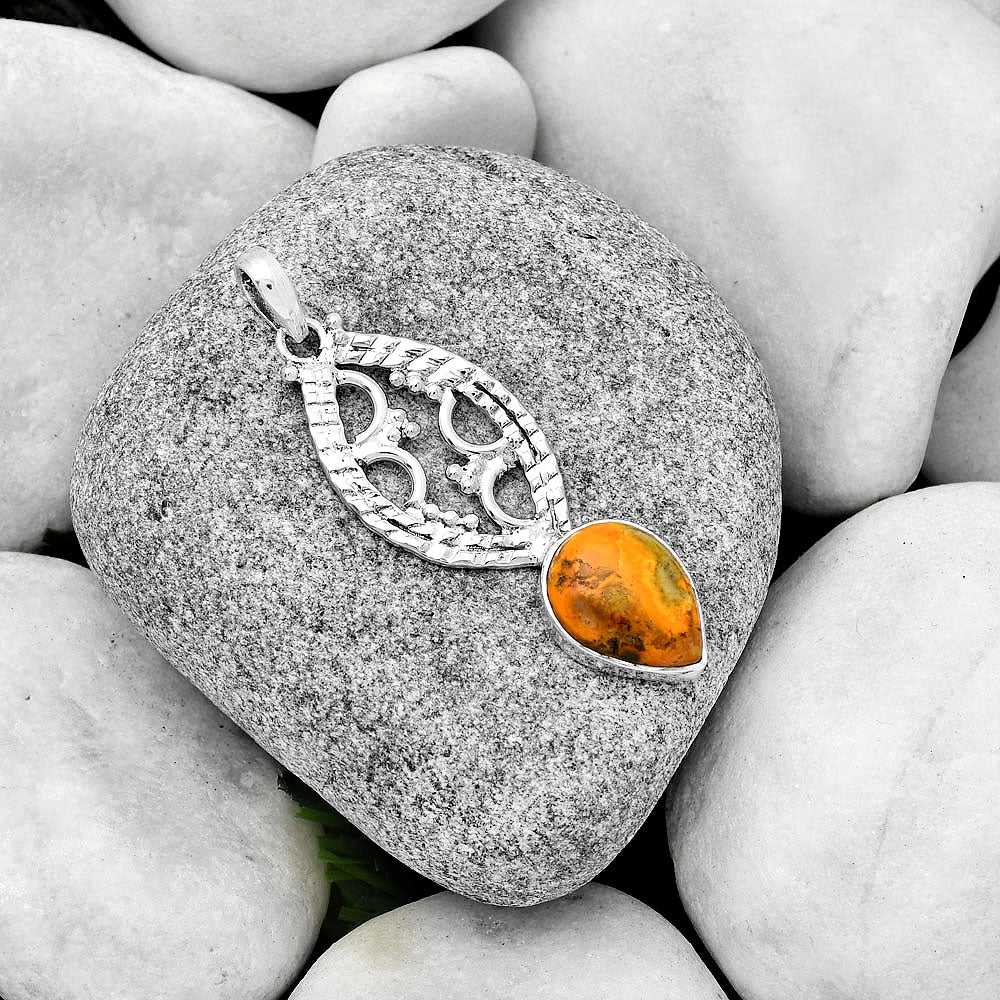 Natural Indonesian Bumble Bee Pendant P-1035 SDP125872