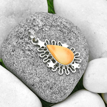 Star - Natural Spiny Oyster Shell Pendant P-1454 SDP131423
