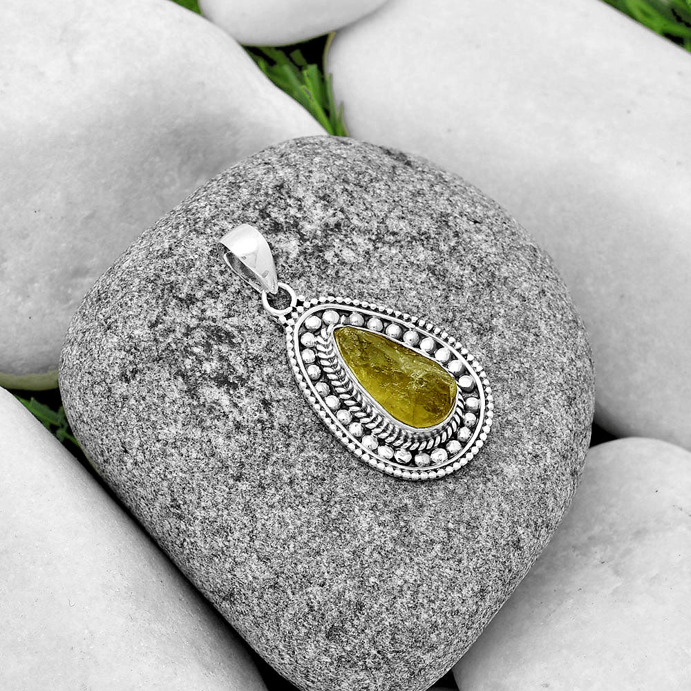 Natural Green Kyanite Rough - India Pendant P-1578 SDP132608