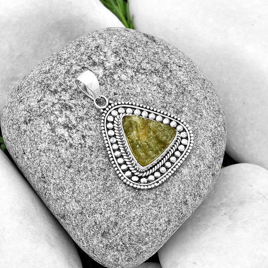 Natural Green Kyanite Rough - India Pendant P-1578 SDP132617