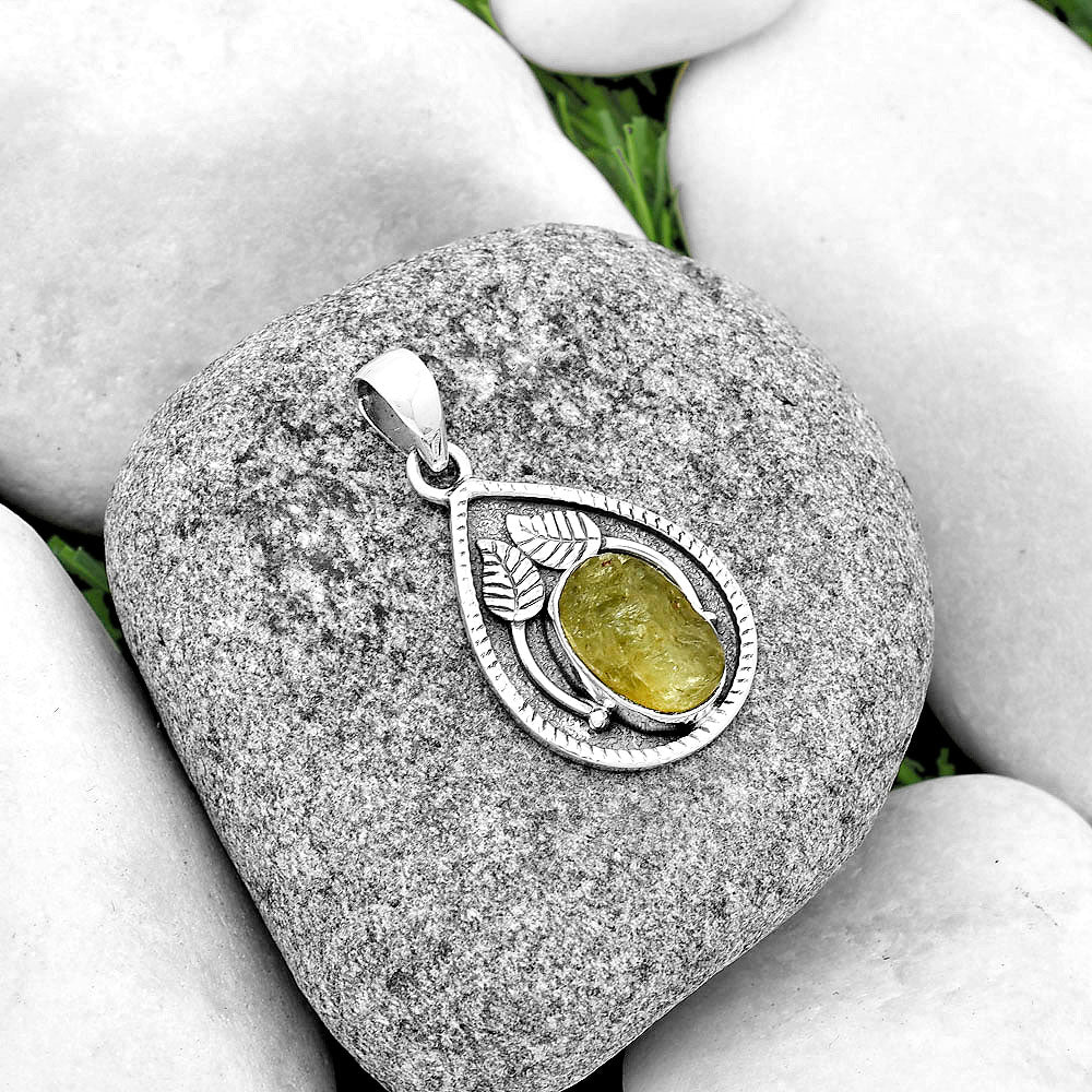 Natural Green Kyanite Rough - India Pendant P-1138 SDP133251