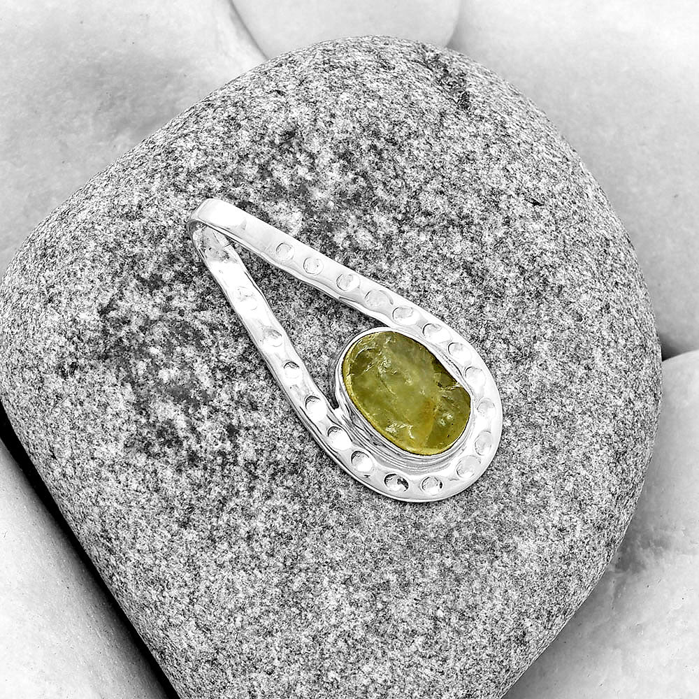 Natural Green Kyanite Rough - India Pendant P-1188 SDP133648