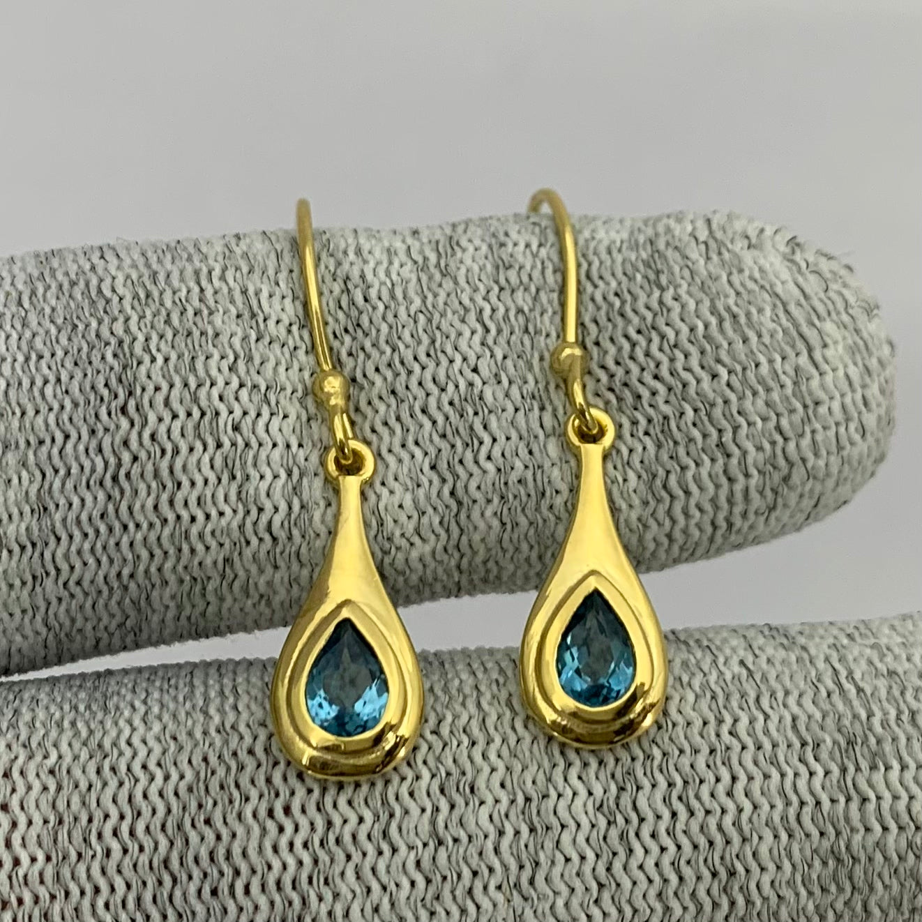 Elegant Handcrafted Teardrop Gemstone Earrings 18K Gold Plated TGE1022 EM-1278