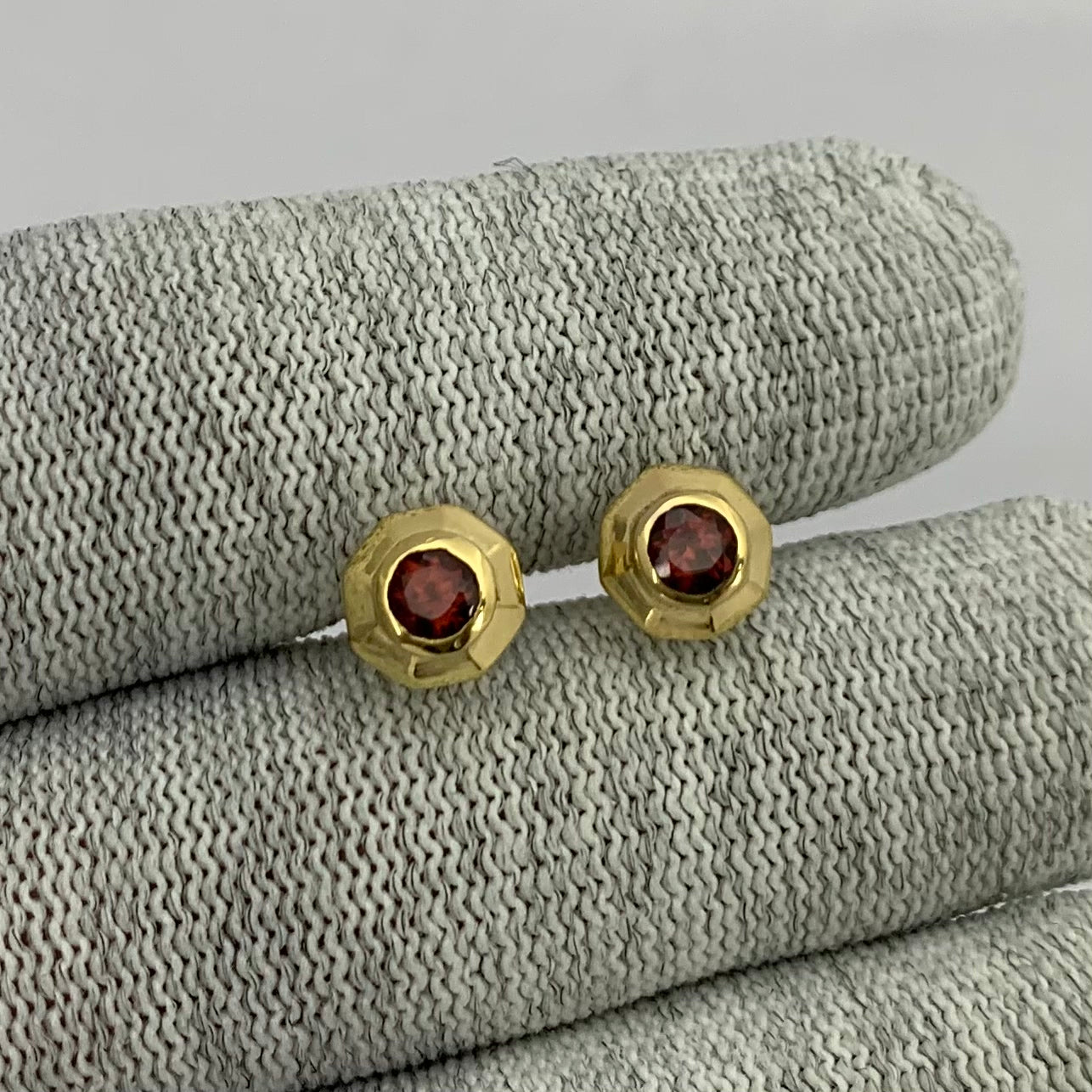 Handcrafted Classic Round Gemstone Stud Earrings in 18K Gold Plated TGE1025 EM-1276