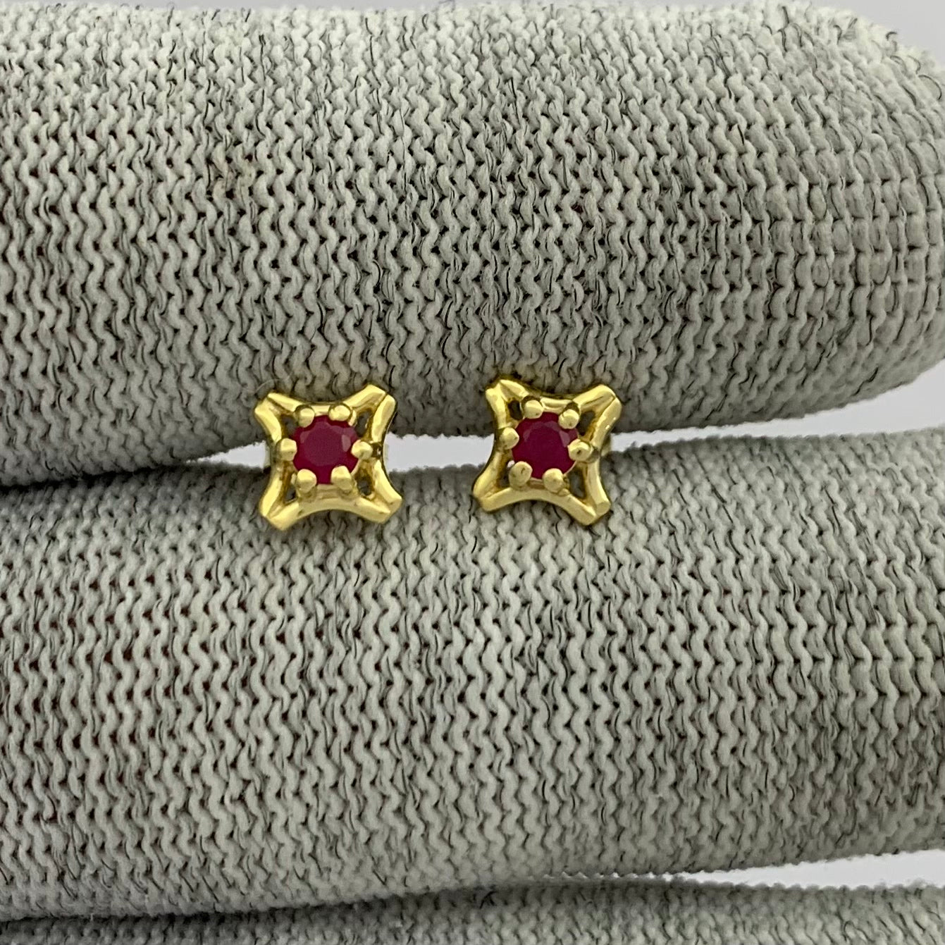 18K Gold Plated Round Gemstone Earrings for Women, Classic Studs TGE1036 EM-1291