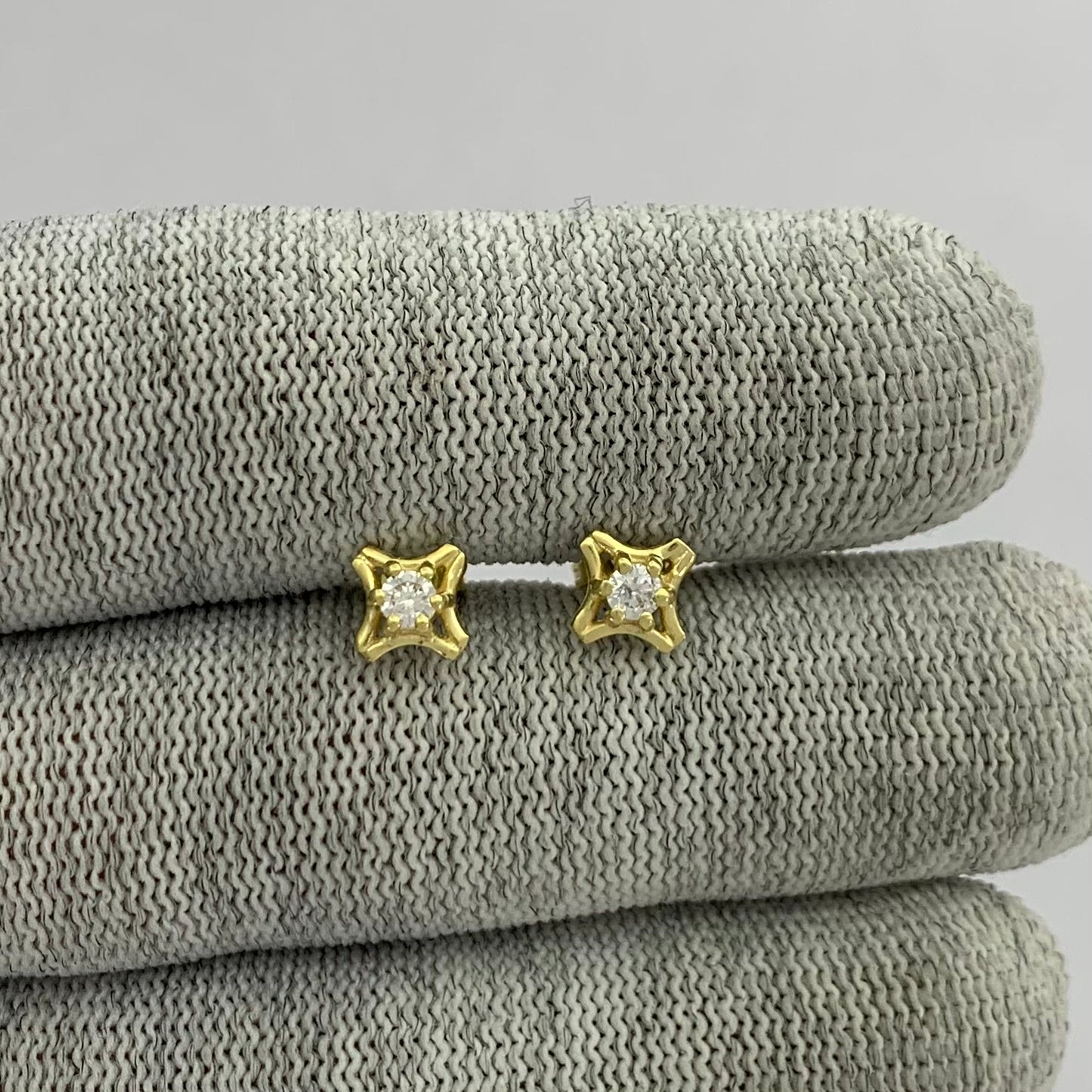 18K Gold Plated Round Gemstone Earrings for Women, Classic Studs TGE1036 EM-1291