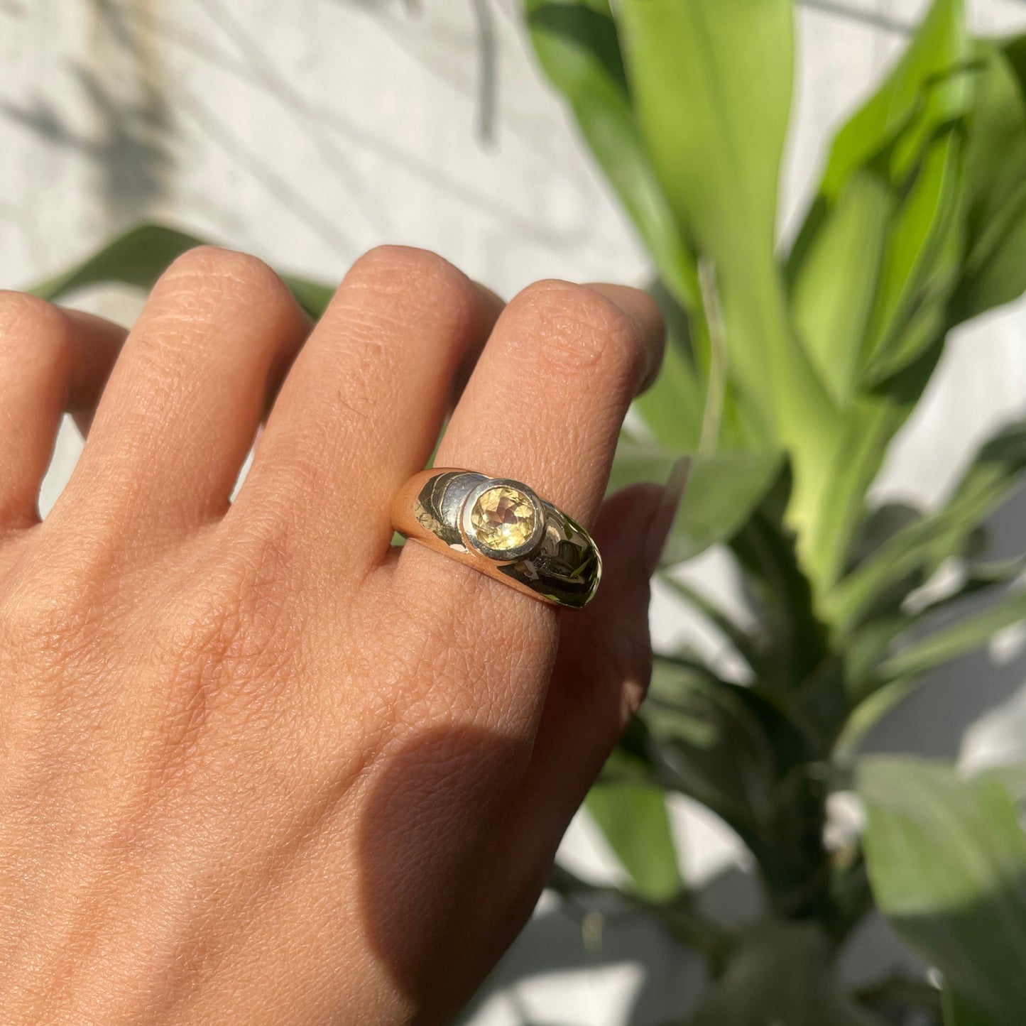 18K Gold Plated Round Gemstone Signet Ring – Bold Statement Style TGR1028 RM-1758