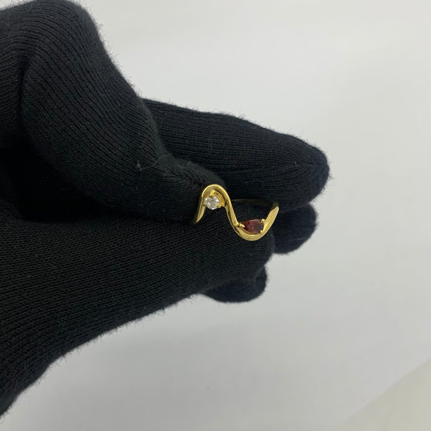 18K Gold Plated Fluid Wave Ring with CZ Accent – Trendy Modern Jewelry TGR1064 RM-1786