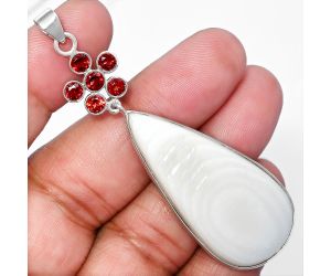 Mother Of Pearl and Garnet Pendant SDP145736 P-1122, 20x44 mm