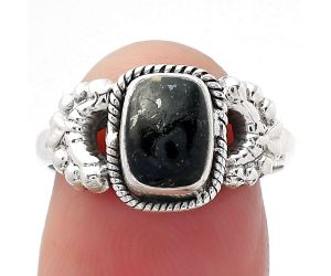 Natural Nuummite Ring size-7 SDR157990 R-1403, 6x8 mm
