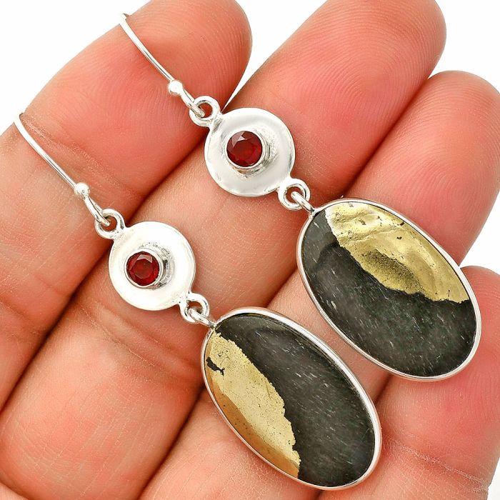 Apache Gold Healer's Gold and Garnet Earrings SDE83863 E-1081, 14x23 mm