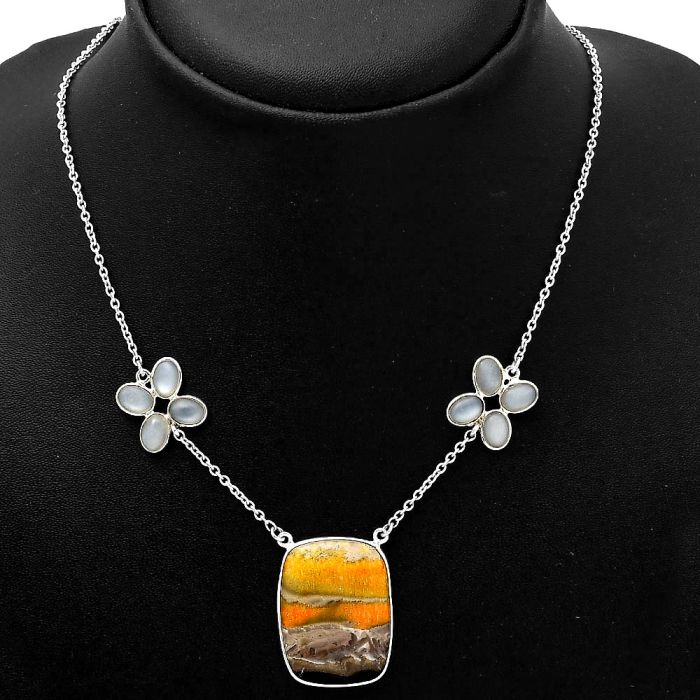 Indonesian Bumble Bee and Srilankan Moonstone Necklace SDN1241 N-1001, 21x27 mm