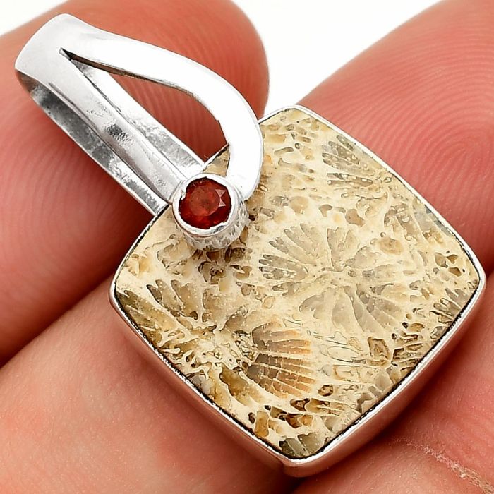 Flower Fossil Coral and Garnet Pendant SDP148850 P-1251, 16x16 mm