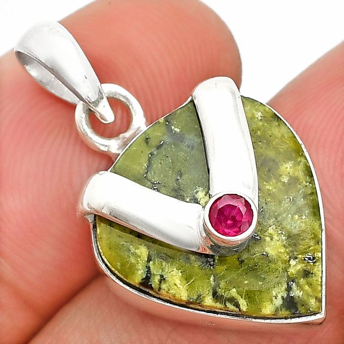 Serpentine and Ruby Pendant SDP150781 P-1735, 16x17 mm