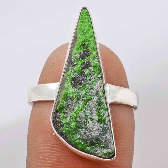 Natural Uvarovite Green Garnet Ring size-7.5 SDR105783 R-1001, 9x26 mm