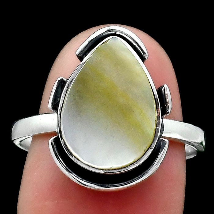 Natural Mother Of Pearl Ring size-8 SDR121496 R-1211, 10x14 mm