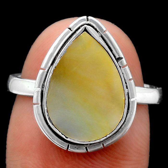 Natural Mother Of Pearl Ring size-8 SDR122005 R-1011, 10x14 mm