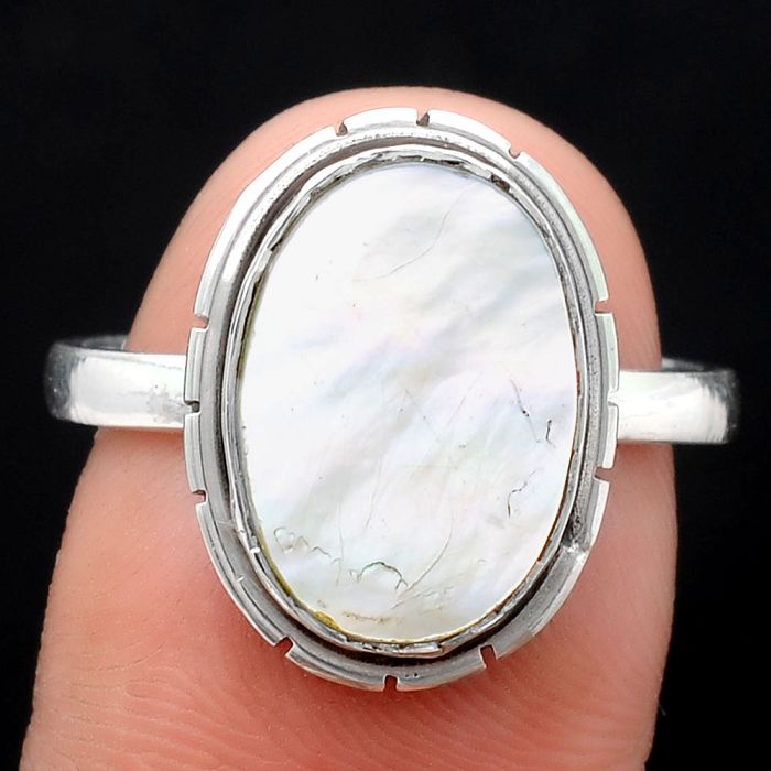 Natural Mother Of Pearl Ring size-8.5 SDR122070 R-1011, 10x14 mm