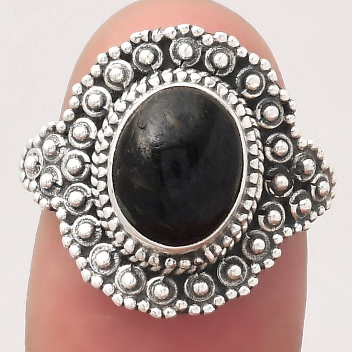 Natural Nuummite Ring size-7 SDR122545 R-1124, 8x10 mm