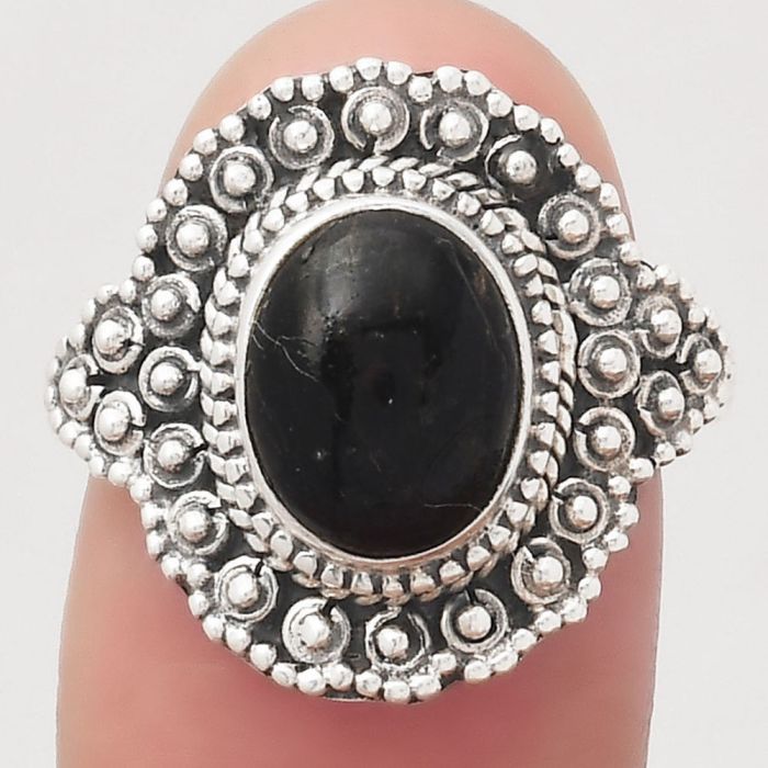 Natural Nuummite Ring size-8 SDR122551 R-1124, 8x10 mm