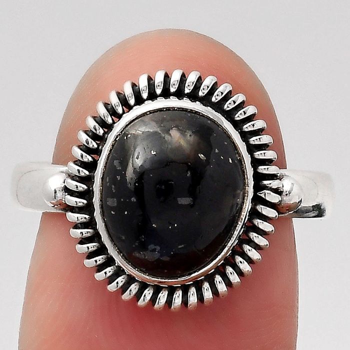 Natural Nuummite Ring size-8 SDR124807 R-1279, 9x11 mm