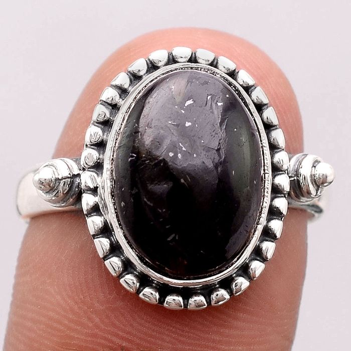 Natural Nuummite Ring size-9 SDR131274 R-1071, 10x14 mm