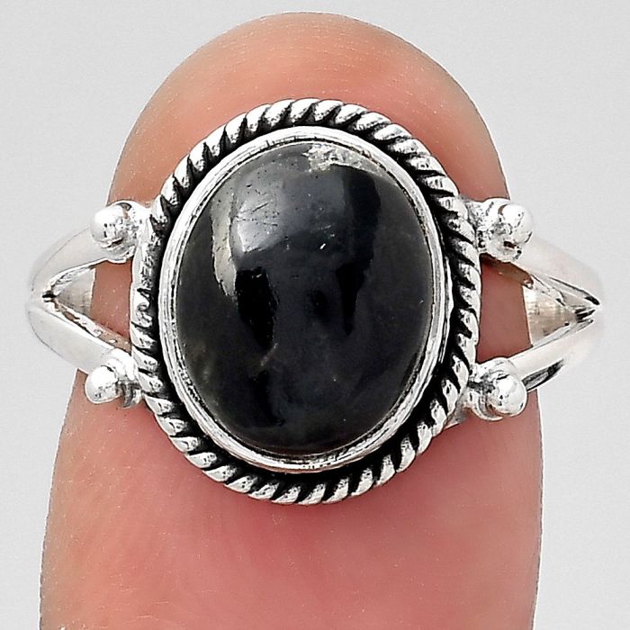 Natural Nuummite Ring size-8 SDR133622 R-1010, 9x11 mm