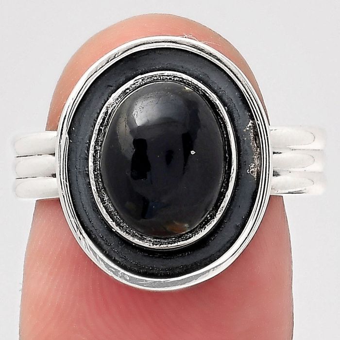 Natural Nuummite Ring size-7.5 SDR138866 R-1468, 8x10 mm