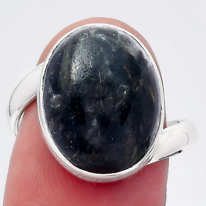 Natural Nuummite Ring size-7.5 SDR146590 R-1232, 12x16 mm