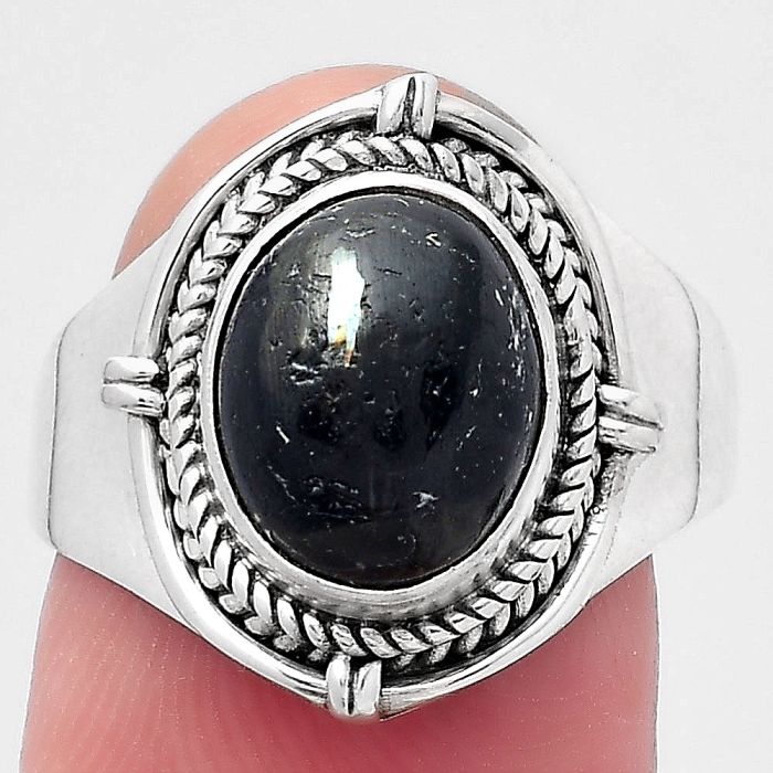 Natural Nuummite Ring size-8 SDR146836 R-1539, 9x11 mm