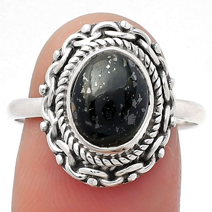 Natural Nuummite Ring size-9 SDR158176 R-1667, 8x10 mm