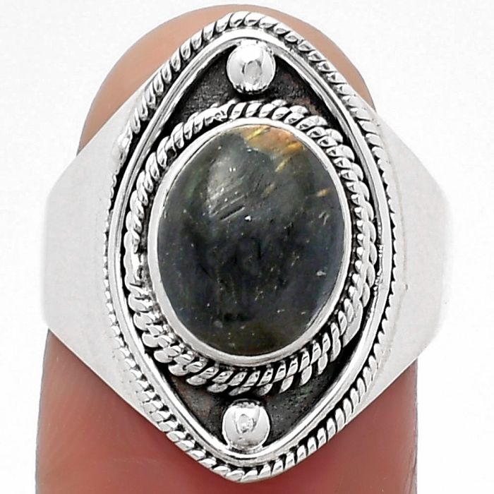 Natural Nuummite Ring size-7.5 SDR158810 R-1258, 8x10 mm
