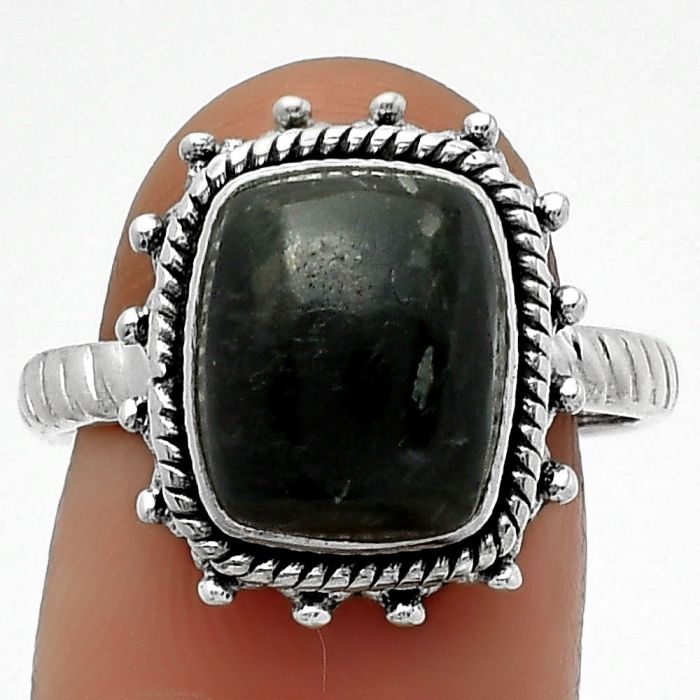 Natural Nuummite Ring size-8.5 SDR161443 R-1332, 9x11 mm