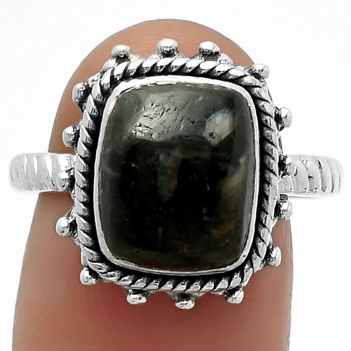 Natural Nuummite Ring size-8.5 SDR161465 R-1332, 9x11 mm