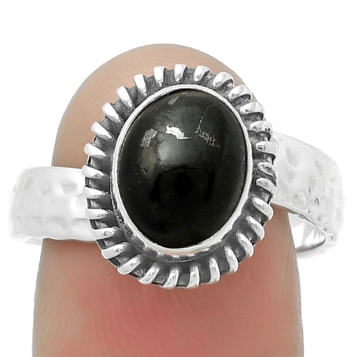 Natural Nuummite Ring size-9 SDR167853 R-1279, 8x10 mm